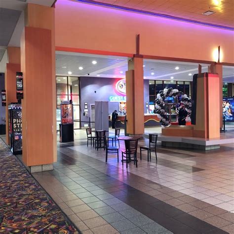 Regal Rancho Mirage Movie Tickets and Showtimes in Rancho。